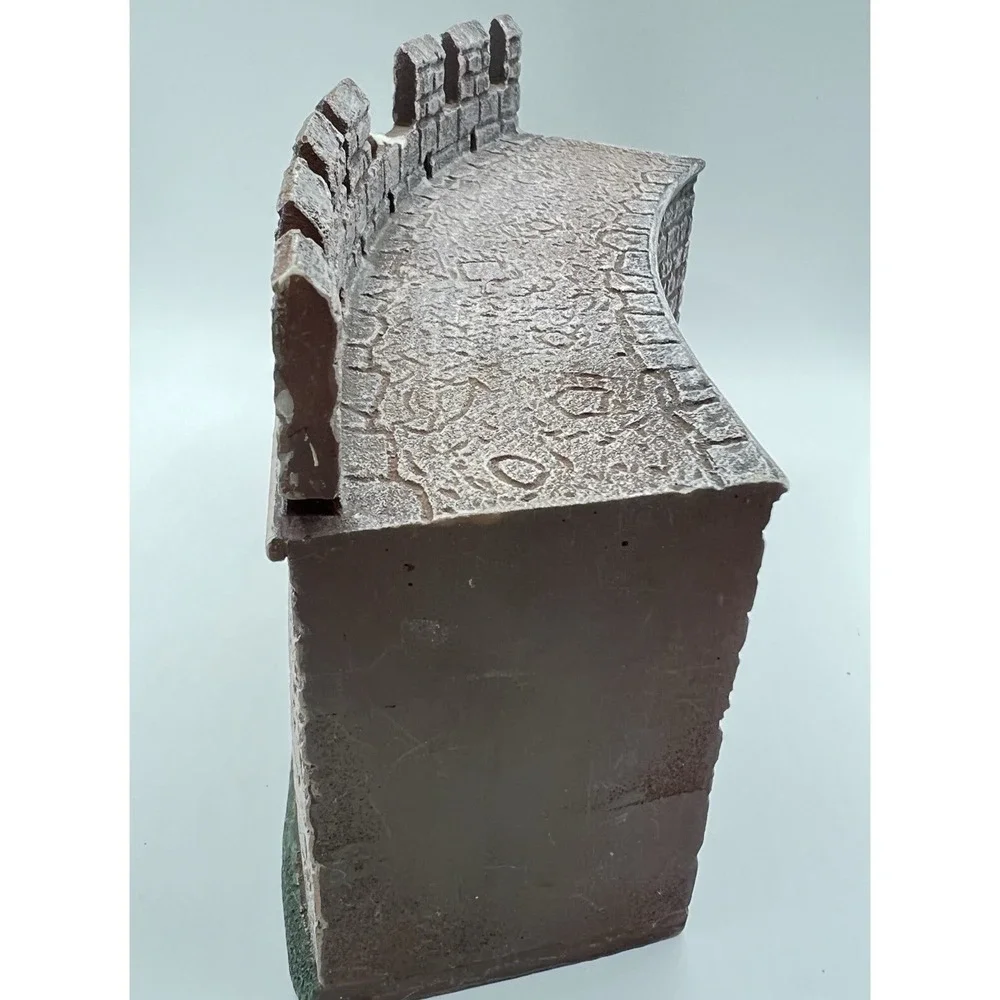 Miniature Building Authority Town Wall Series Outer Curved Wall Resin MBA